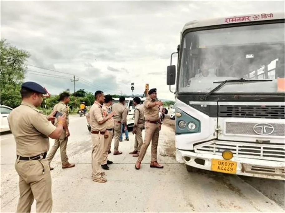 हरिद्वार में भीषण सड़क हादसा! फरीदाबाद से कांवड़ लेने गए 3 दोस्तों की बाइक को बस ने मारी टक्कर, 1 की मौत 2 घायल